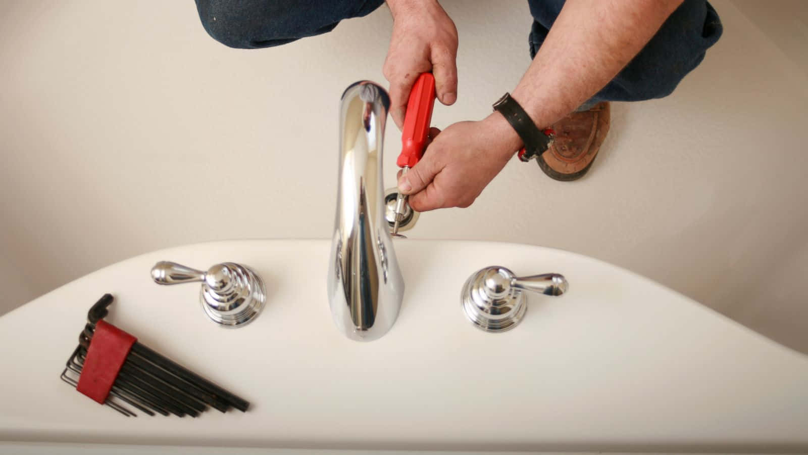 Banyo gider problemleri - batarya ve bağlantı elemanları kontrolü